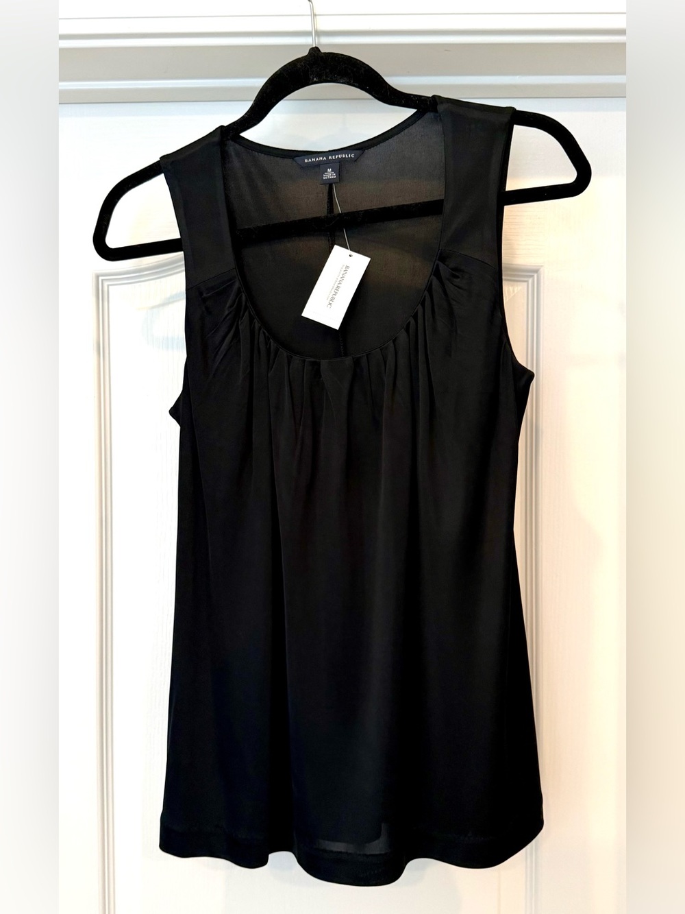 Banana Republic Black Sleeveless Scoop Neck Tank